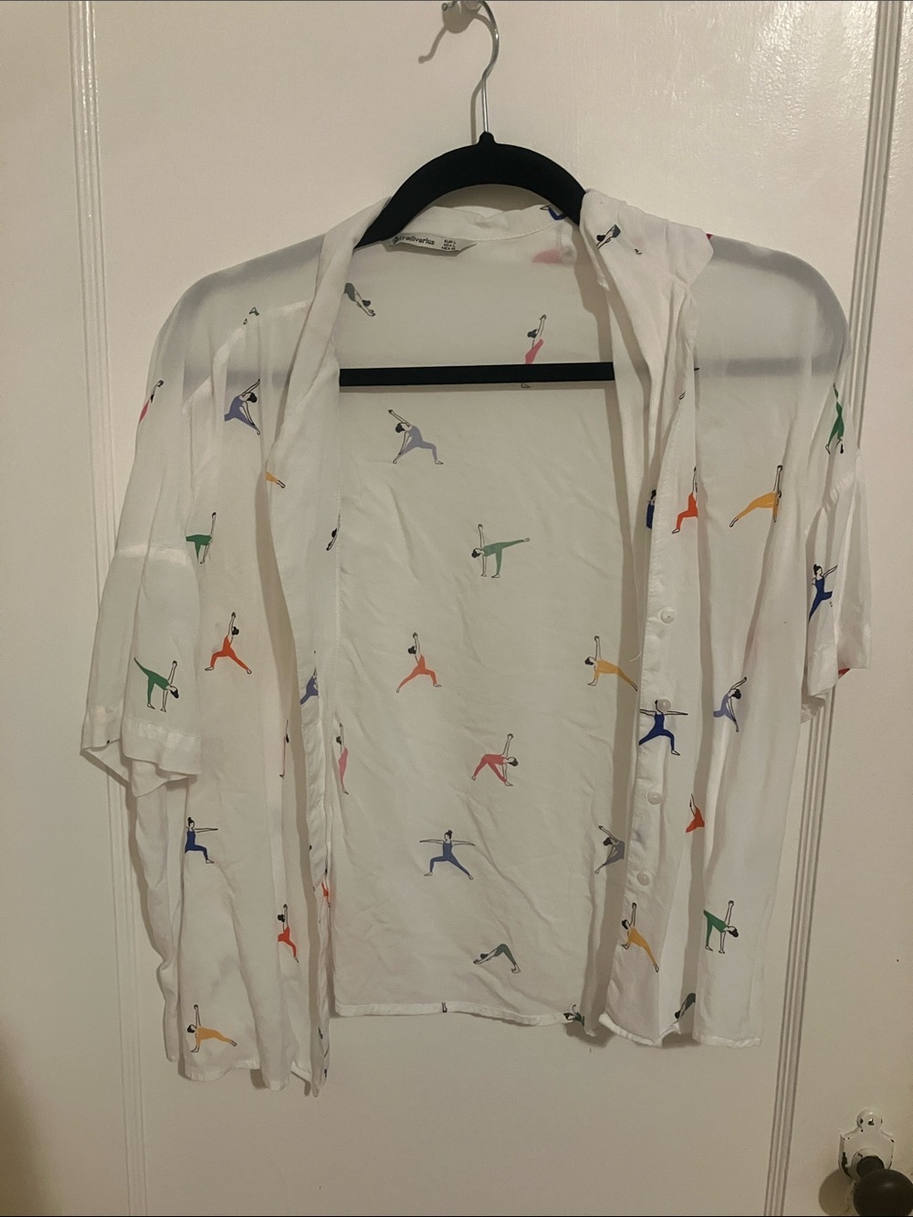 stradivarius White Button-Down Shirt with Multicolor Athlete Print